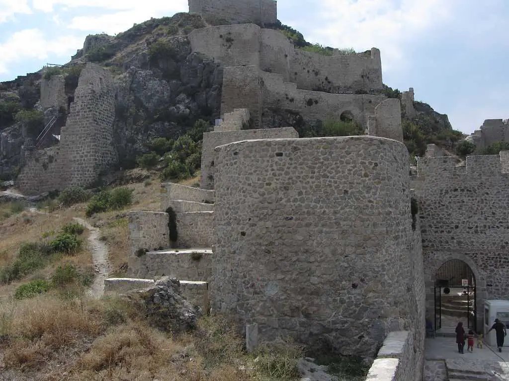 1024px-Amasya-Castle-01.jpg