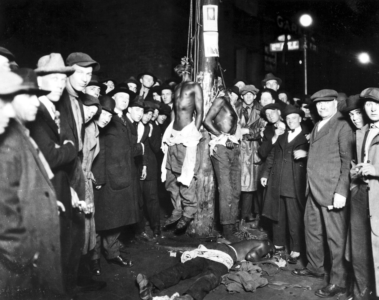 1516px-Duluth-lynching-postcard.jpg