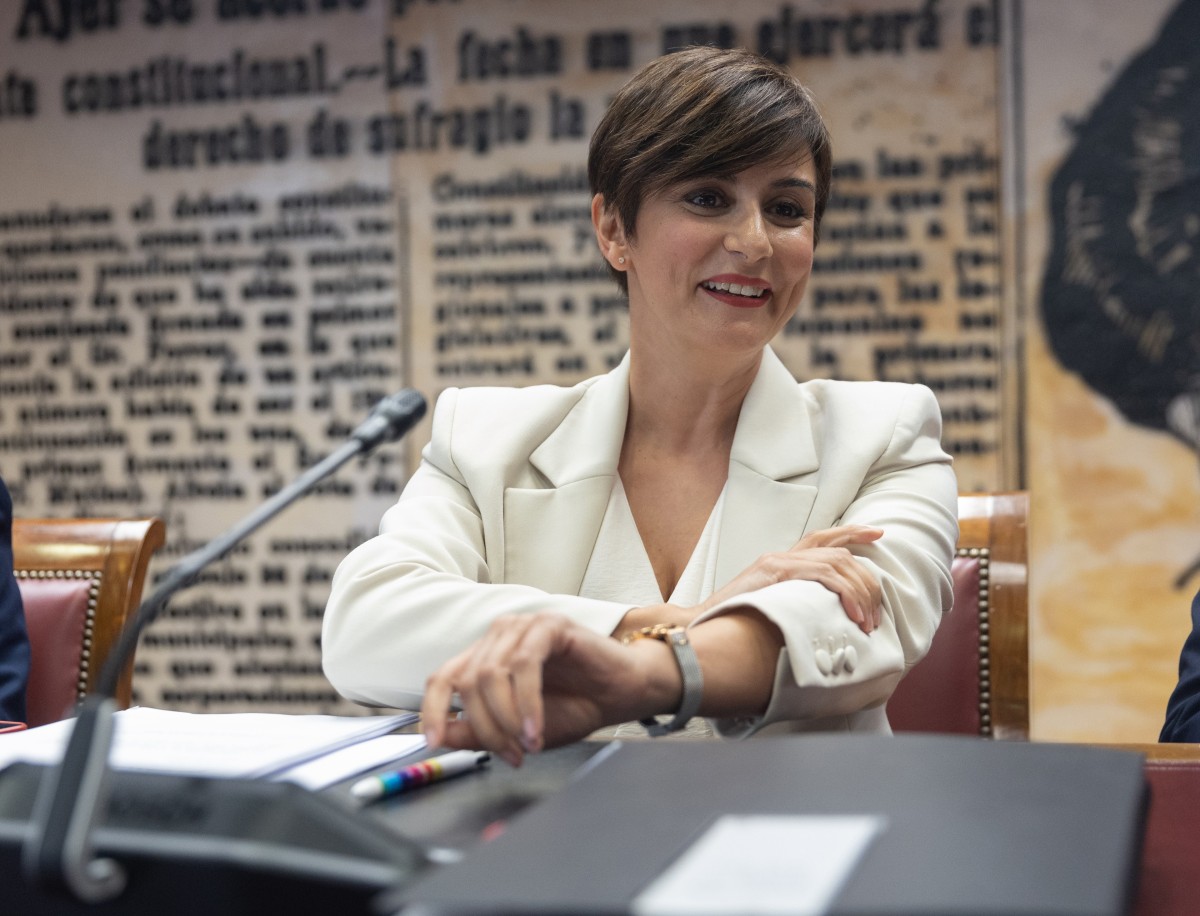 La ministra de Vivienda y Agenda Urbana, Isabel Rodríguez, comparece durante una Comisión de Vivienda y Agenda Urbana, en el Senado, a 18 de marzo de 2024, en Madrid (España).