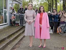 Máxima de Holanda y la Reina Letizia, muy sonrientes en Amsterdam - La  Familia Real Española en imágenes - Foto en Bekia Actualidad