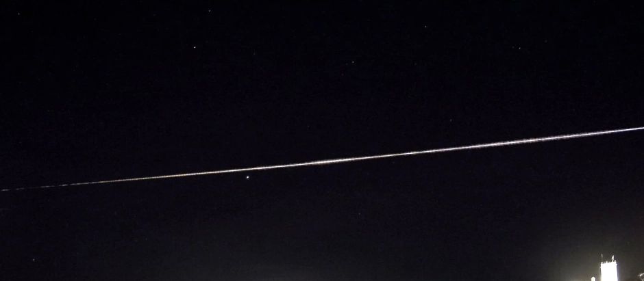 Imagen de la estela dejada por el bólido compartida por el CSIC