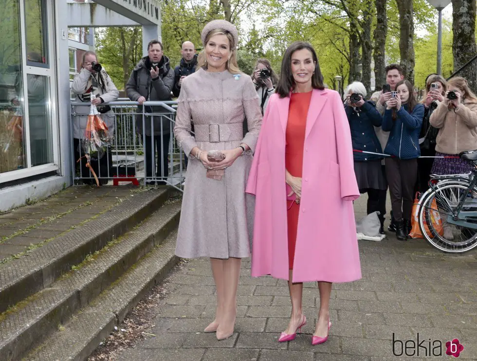 Máxima de Holanda y la Reina Letizia, muy sonrientes en Amsterdam - La  Familia Real Española en imágenes - Foto en Bekia Actualidad