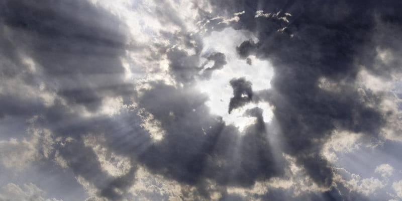 jesus en una nube - falso mesias blue beam.jpg