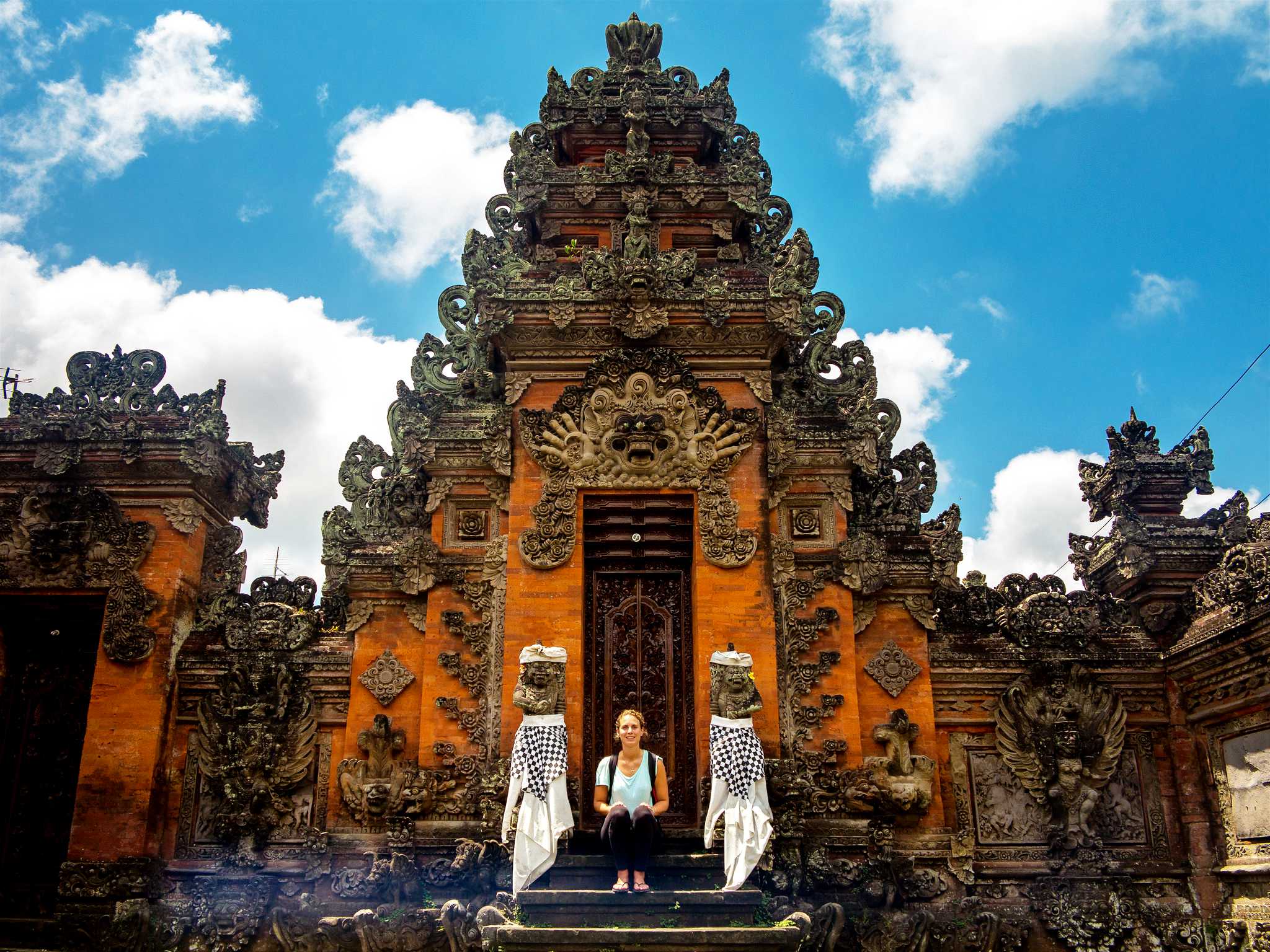 Temple-Bali-1b-Puerta-de-fuego-rapto-por-el-diablo.jpg