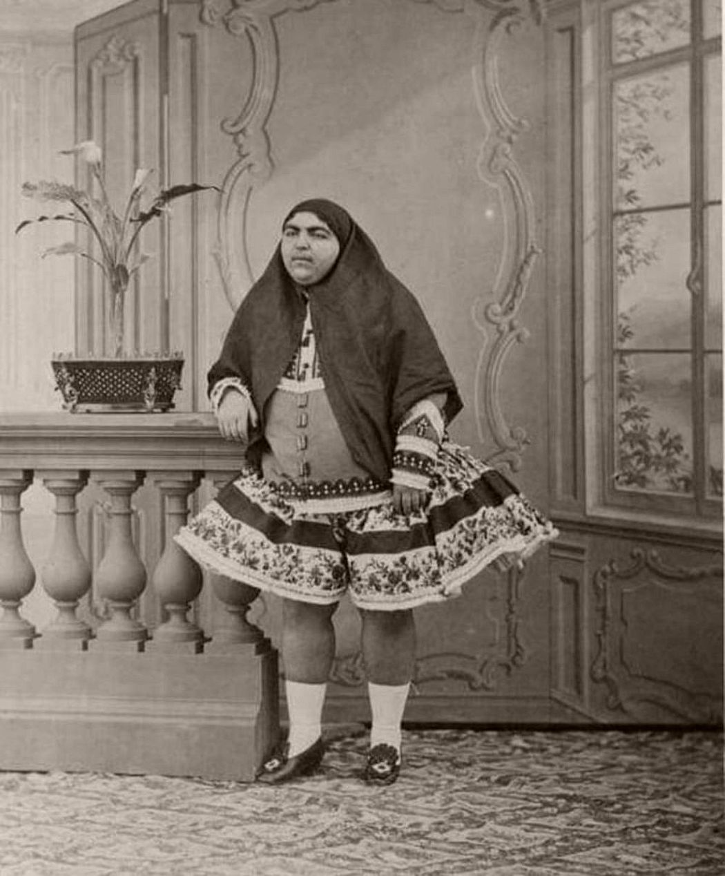 -zahra-khanom-tadj-es-saltaneh-persian-princess-05.jpg