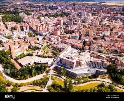 vista-aerea-del-centro-historico-de-la-ciudad-espanola-de-guadalajara-w6mkhn.jpg