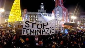 stop feminista radicals campanadas puerta sol 2015.jpg