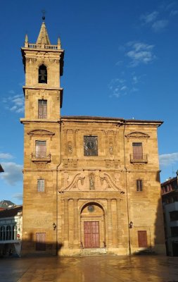 Iglesia-de-San-Isidoro-de-Oviedo.jpg