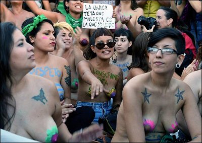 topless-argentina3.jpg