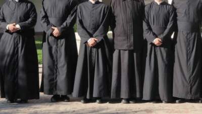 sacerdotes sotana