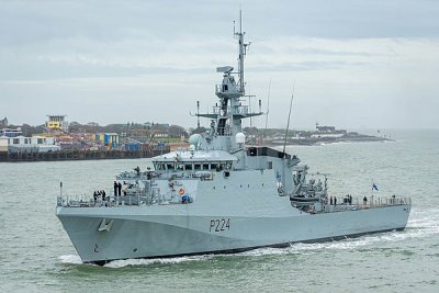 HMS_Trent_(P224)_entered_Portsmouth_for_the_first_time_-_1.jpg