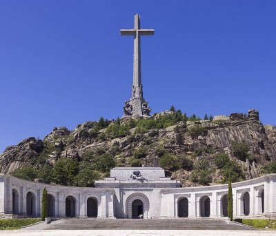 San_Lorenzo_de_El_Escorial-Valley_of_the_Fallen_(Valle_de_los_Caídos).jpg