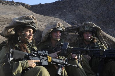 _Female_Field_Intelligence_Combat_Soldiers_%283%29.jpg