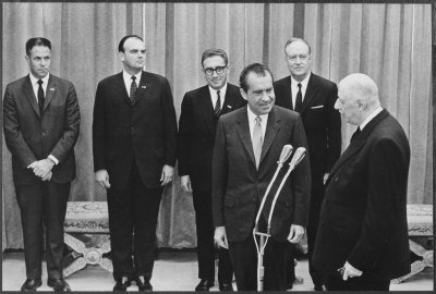 lossy-page1-1024px-President_Nixon_and_staff_members_with_President_Charles_DeGaulle_of_France...jpg