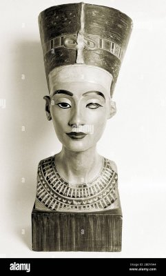 nefertiti-la-antigua-reina-egipcia-2bdy9a4.jpg