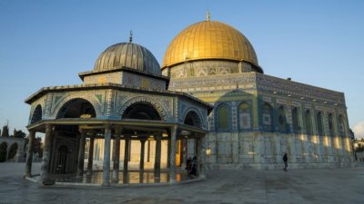 Al-Aqsa Mosque: Five things you need to know | Al-Aqsa Mosque | Al Jazeera