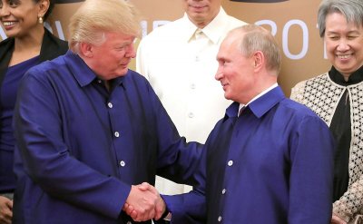 Vladimir_Putin_&_Donald_Trump_at_APEC_Summit_in_Da_Nang,_Vietnam,_10_November_2017.jpg