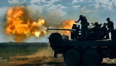 Ukrainian soldiers fire a cannon near the eastern city of Bakhmut in the Donetsk region of Ukraine