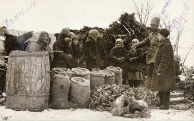 t%2fuploads%2f2017%2f11%2fholodomor-family-rations.png