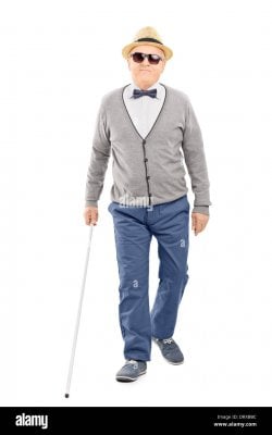 retrato-de-longitud-completa-ciego-caballero-senior-caminar-con-un-baston-drxbbc.jpg