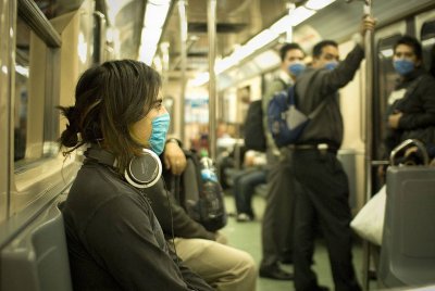 1280px-Swine_Flu_Masked_Train_Passengers_in_Mexico_City.jpg