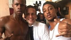 La foto de Macron con dos jóvenes negros que Marine Le Pen ...