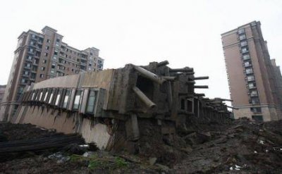 Skyscraper falls over - Made in China.jpg