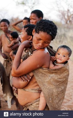 juhoansi-or-san-bushmen-woman-with-baby-at-her-back-grashoek-they-K82NKW.jpg