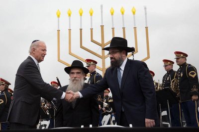 1200px-Joe_Biden_shaking_hands_with_a_Rabbi_at_the_White_House_Hanukkah_event_in_2014.jpg