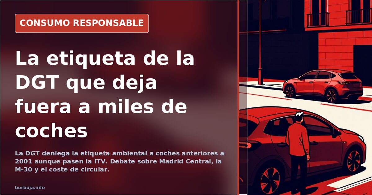 Coche aparcado en una calle de Madrid con la etiqueta ambiental de la DGT en el parabrisas