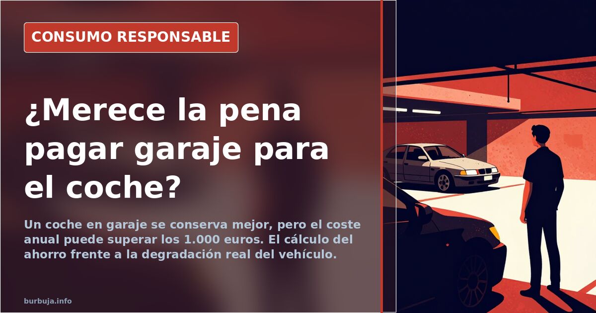 Coche aparcado en la calle junto a una plaza de garaje, comparando la conservación del vehículo según dónde duerma