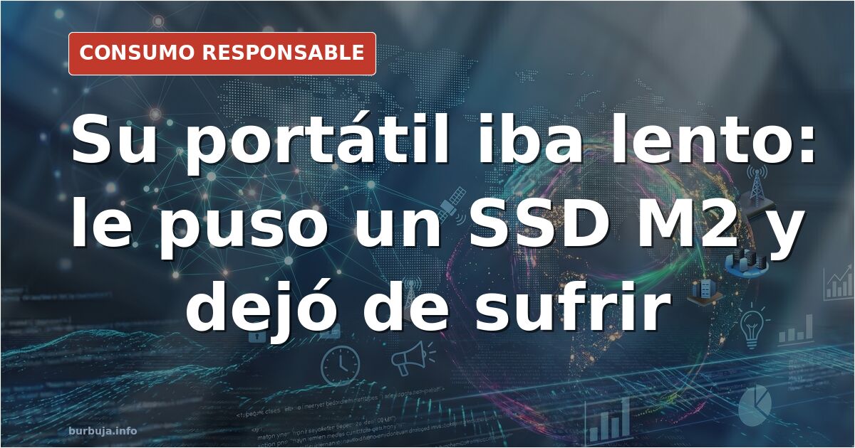 Primer plano de un módulo SSD M2 NVMe siendo insertado en la ranura de una placa base de portátil junto a un módulo de memori