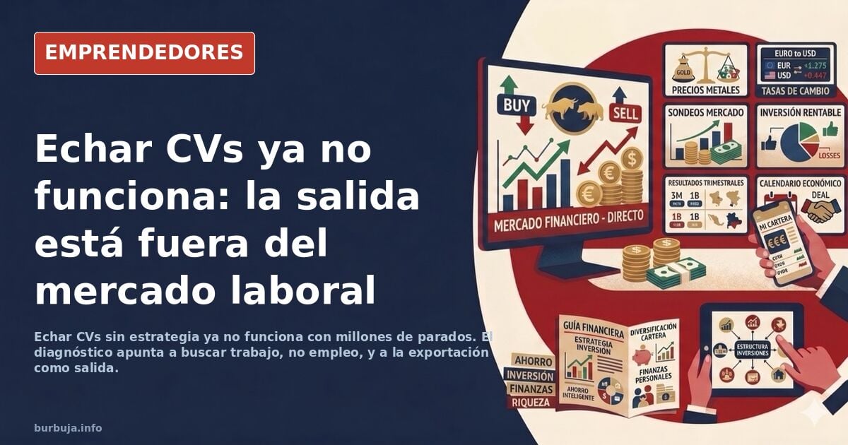 Persona revisando ofertas de empleo en un portátil junto a una pila de currículums impresos sobre la mesa