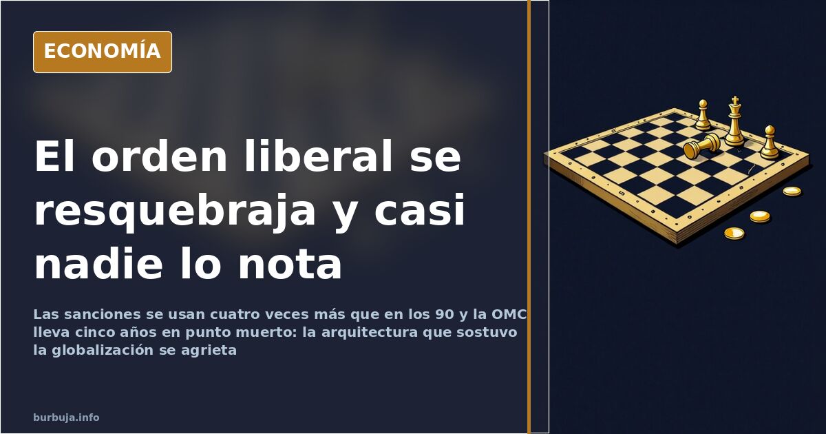 Ilustración editorial en azul marino y oro de un tablero de ajedrez con piezas cayendo, metáfora del orden internacional libe