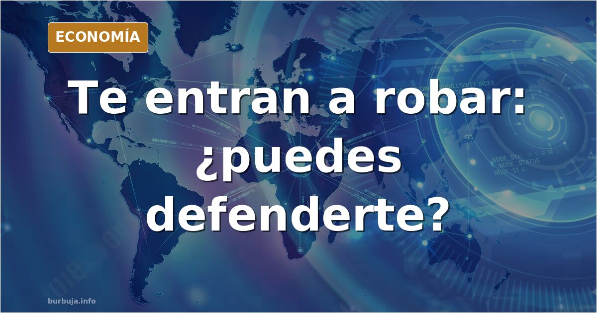 Interior de un salón de noche junto a una puerta entreabierta como símbolo del debate sobre la legítima defensa ante un robo 