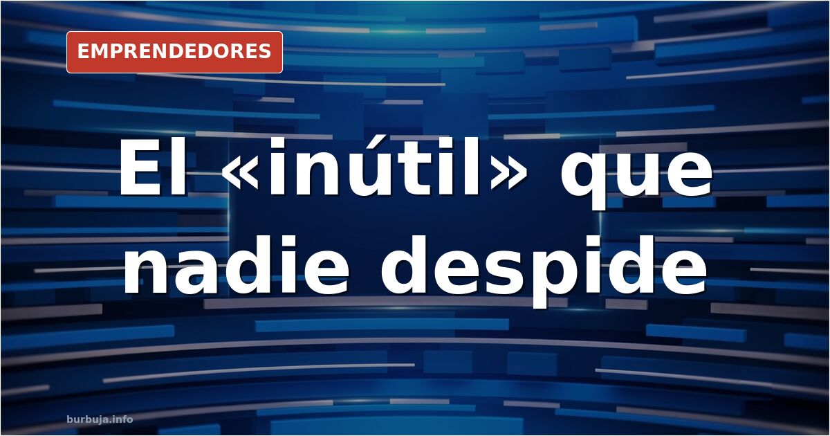 Trabajadores en una oficina mirando una pantalla de ordenador con gesto de preocupación por los errores de un compañero