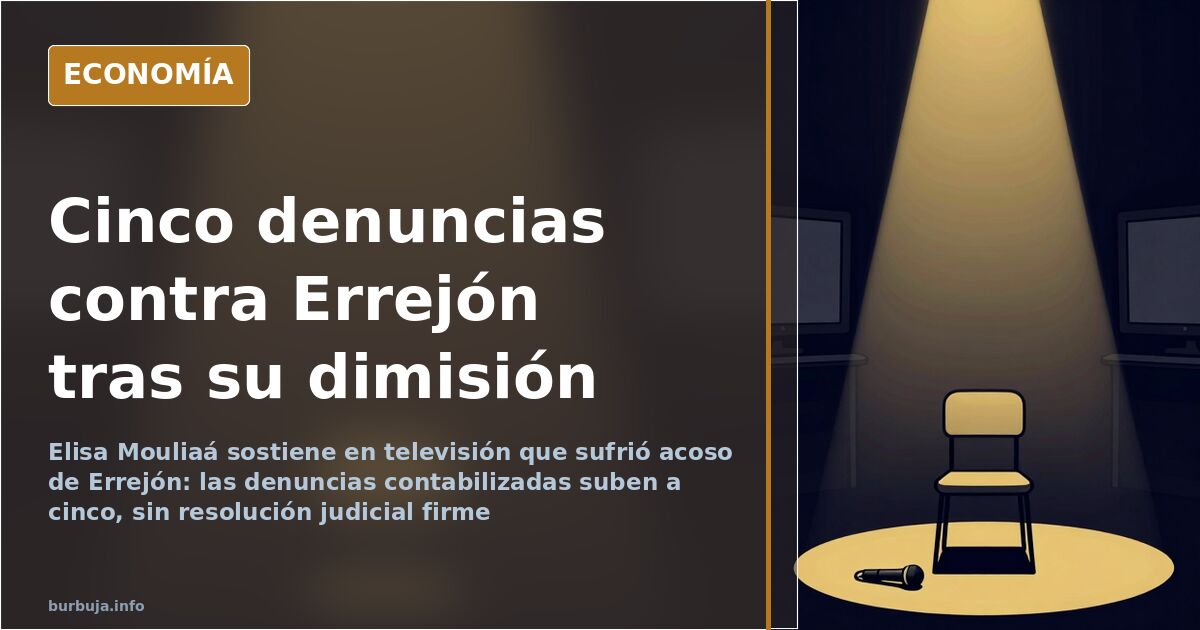 Silla vacía ante un plató iluminado, ilustración editorial en azul marino y dorado sobre la denuncia por acoso