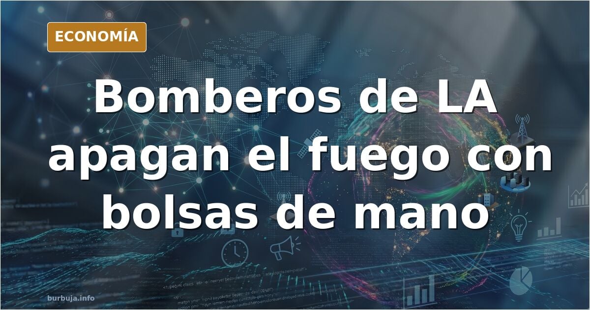 Bomberos de Los Ángeles utilizando bolsas de mano para lanzar agua sobre un incendio forestal