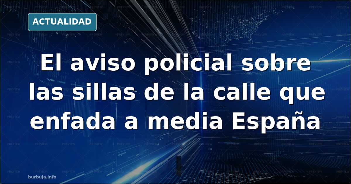 Sillas plegables y una mesa baja junto a una fachada en una calle de pueblo, con una acera estrecha y luz de tarde