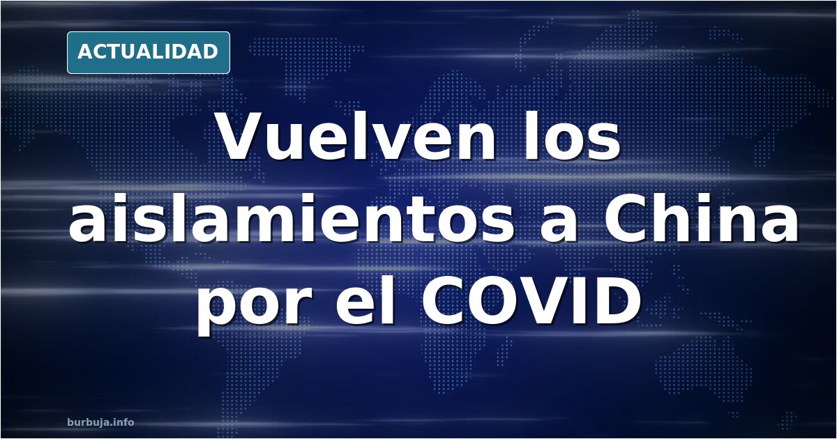 Estudiantes con mascarilla en un aula escolar china durante un aislamiento por COVID-19