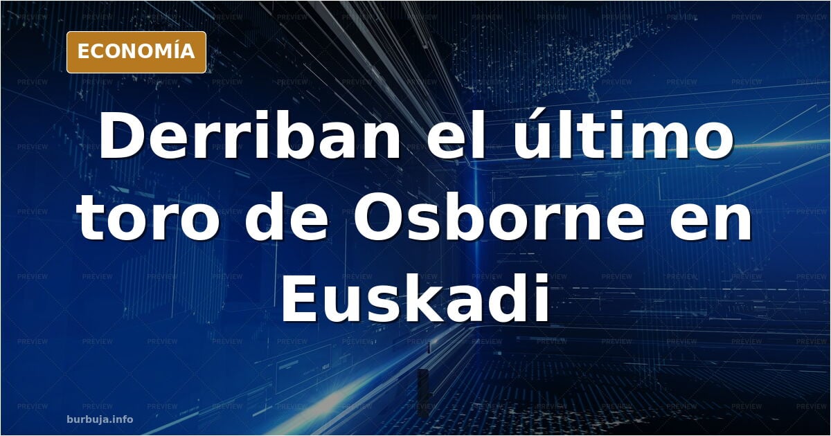 Silueta de un toro de Osborne derribada junto a una carretera, con la estructura metálica visible y el paisaje al fondo
