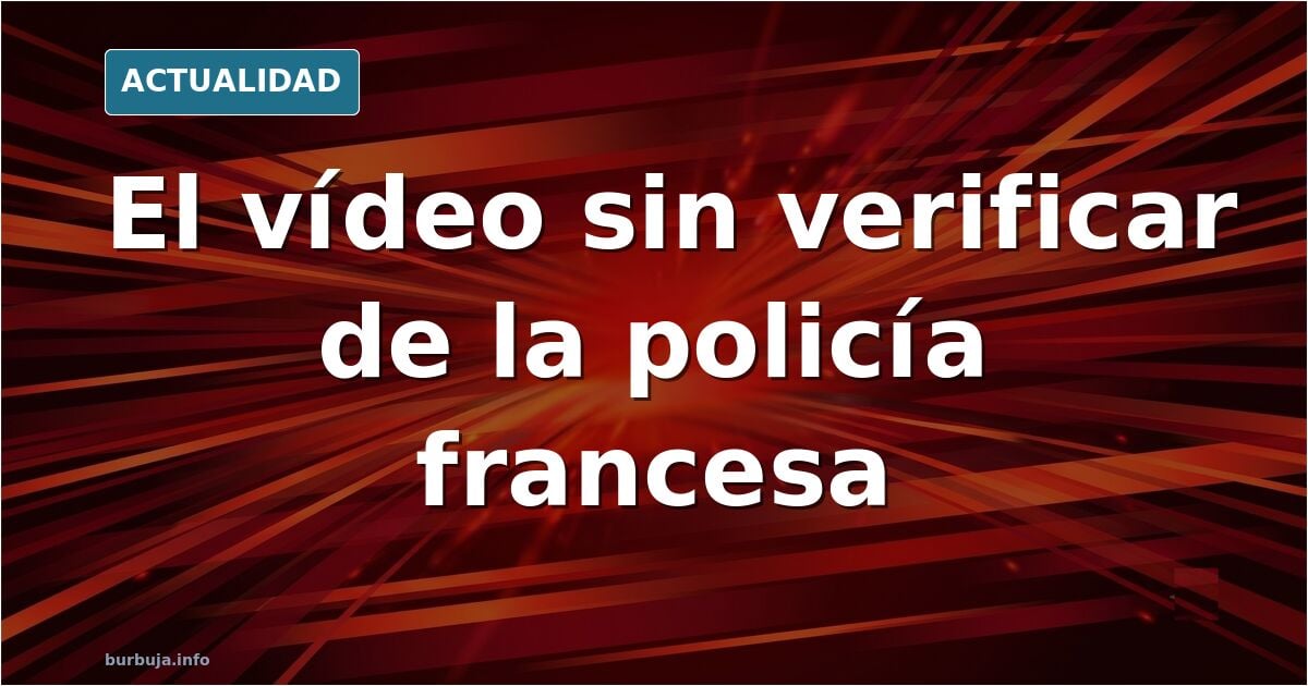 Una agente de policía francesa corre ante un grupo de personas en la escena del vídeo difundido sin verificar