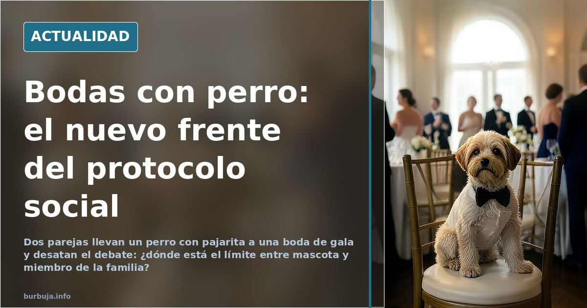 Invitados en una boda de gala observando a una pareja joven que sostiene un perro pequeño con pajarita en brazos