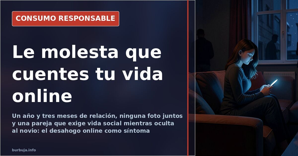 Persona escribiendo en un portátil de noche, iluminada por la pantalla, reflexionando sobre desahogarse en internet