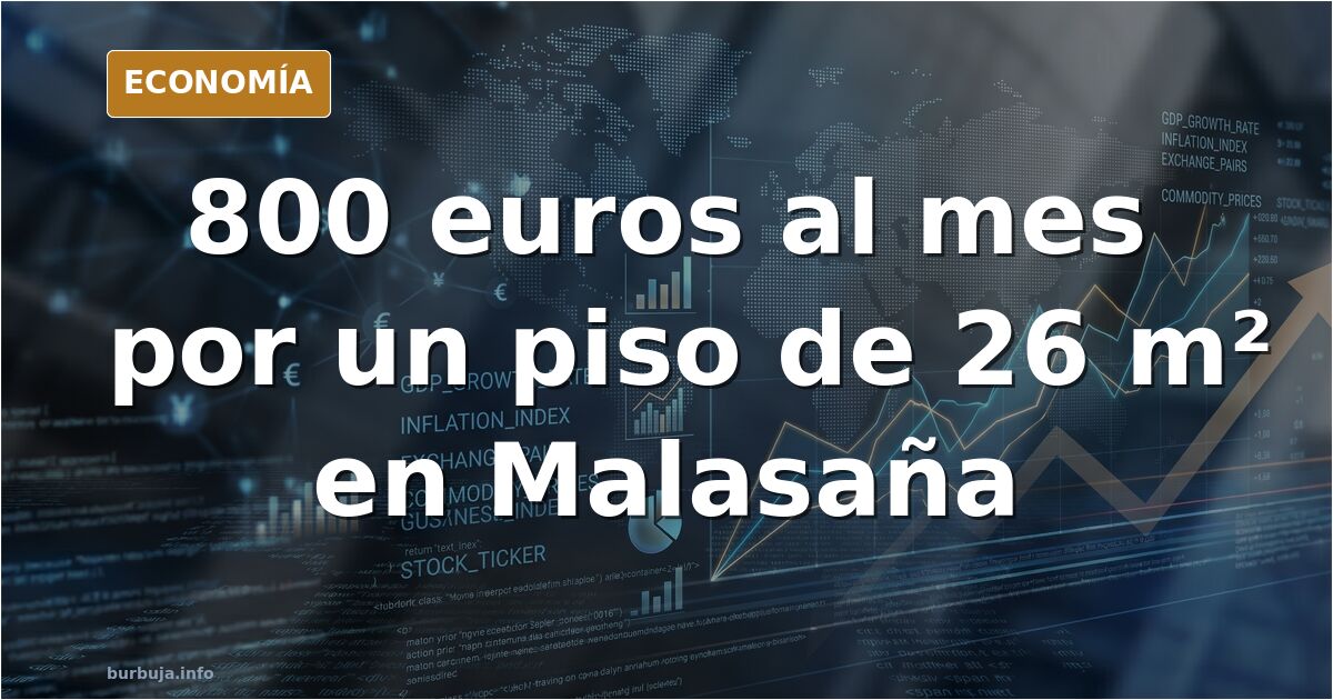Interior minúsculo de un piso de 26 metros cuadrados en Malasaña con nevera, microondas y dos fuegos como cocina