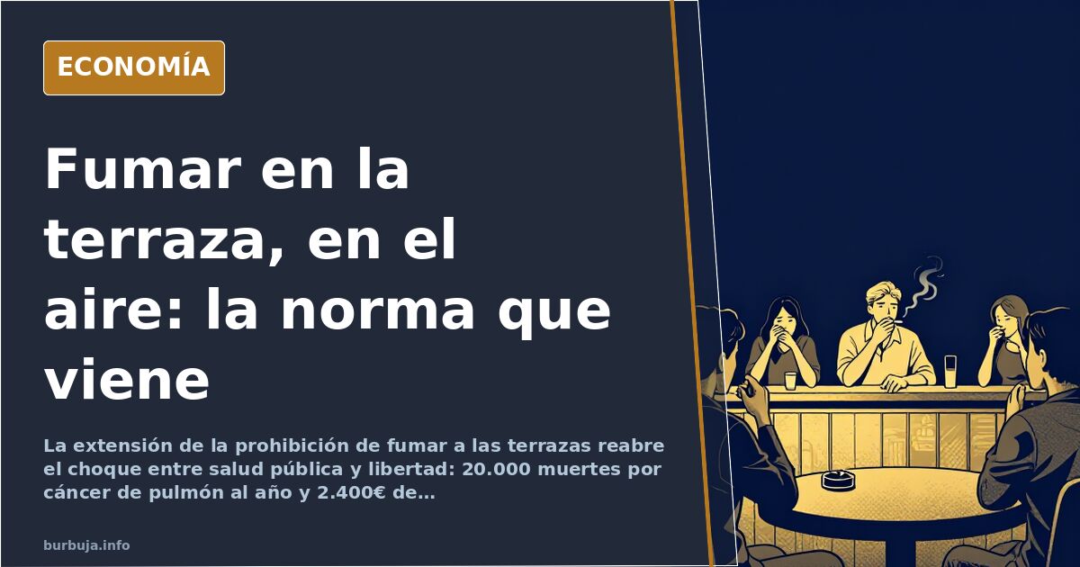 Terrazas de bar con mesas y sillas vacías al atardecer y un cenicero sobre una mesa en primer plano