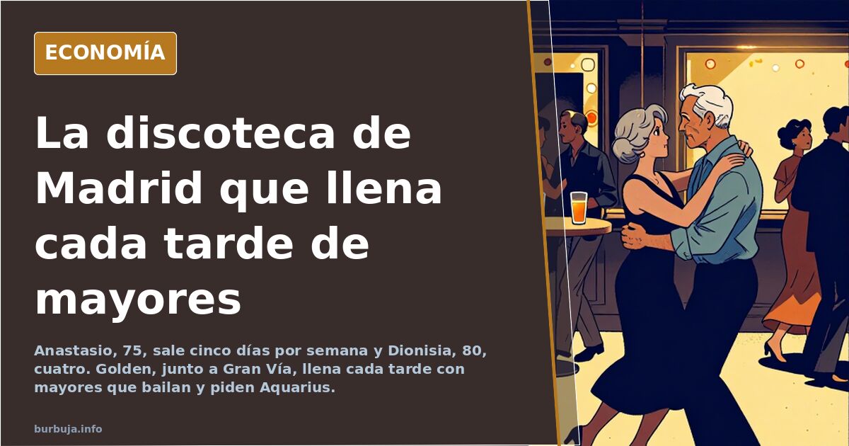 Cola de personas mayores, algunas con americana, esperando para entrar en la discoteca Golden del centro de Madrid