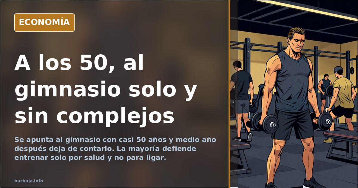 Hombre de mediana edad entrenando con pesas en un gimnasio lleno de gente joven, con auriculares y gesto concentrado