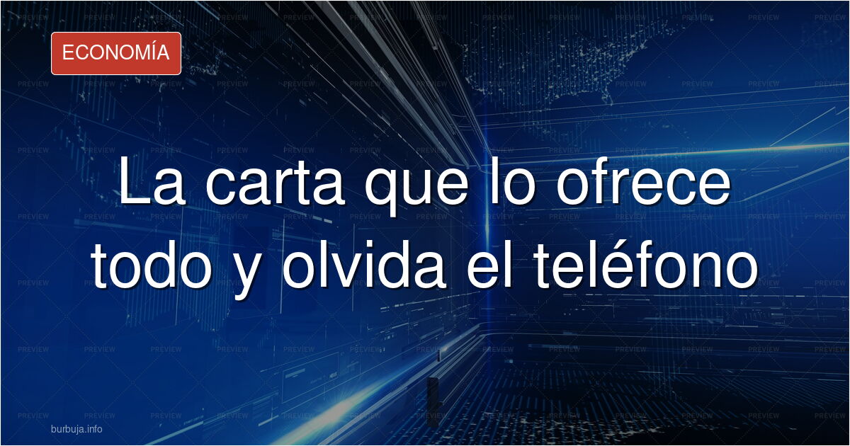 Persona rellenando a mano una carta de presentación con disponibilidad total junto a un teléfono móvil y un bolígrafo