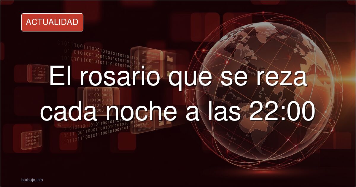 Rosario de madera extendido sobre una mesa junto a un reloj, ilustrando el rezo diario convocado a las 22:00